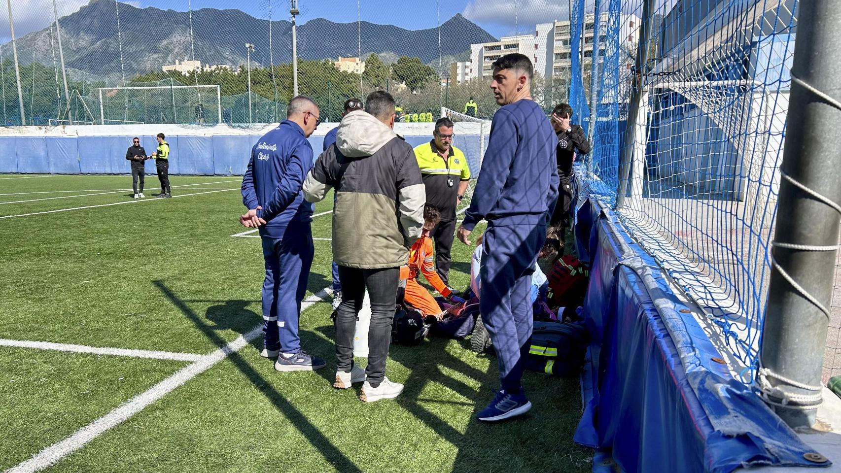 Grave accidente en Marbella: una niña sufre traumatismo craneal tras chocar contra un muro sin protección