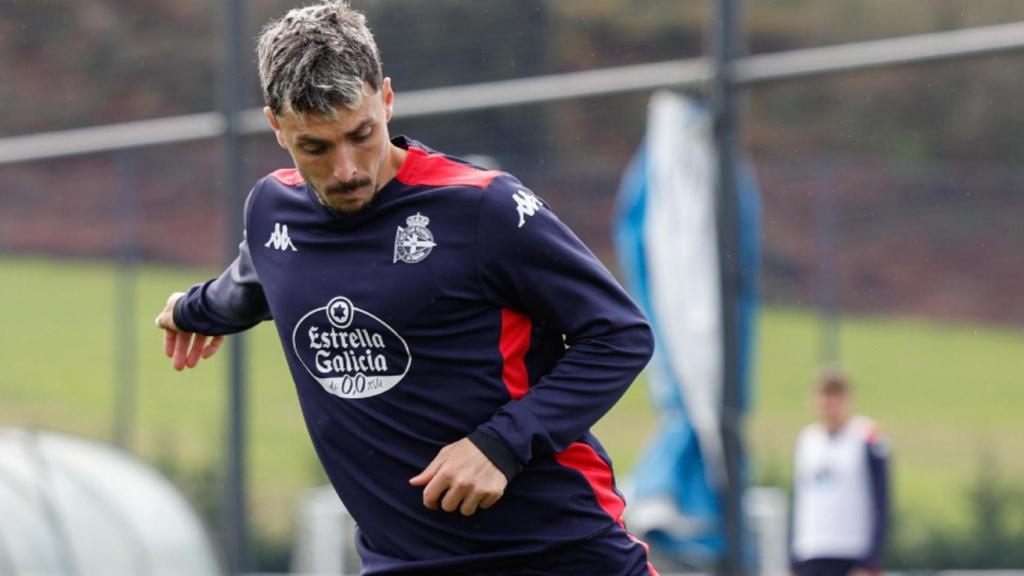 Ximo Navarro en un entrenamiento previo al Deportivo-Cartagena.