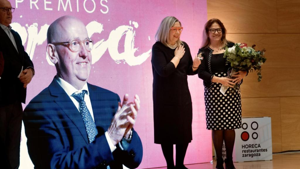 Ana, viuda de Jose Luis Yzuel recoge el título póstumo de honor en la XXVI edición de los premios Horeca