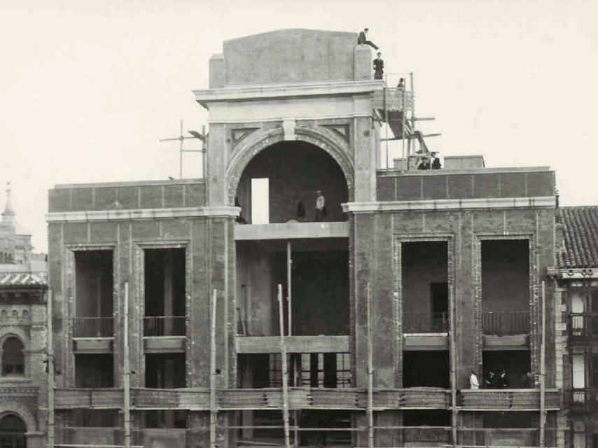 El edificio de Telefónica, durante su construcción.