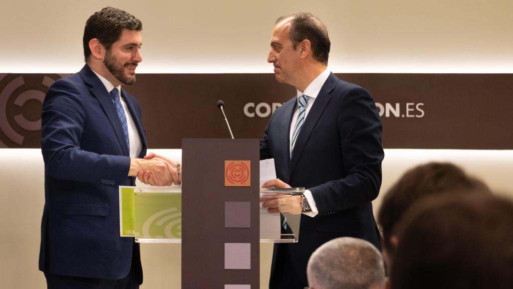 El portavoz de Vox en las Cortes, Alejandro Nolasco, y el consejero de Sanidad, José Luis Bancalero