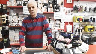 Luis Rojo en su tienda de Passion Lencería de la calle Santa Clara