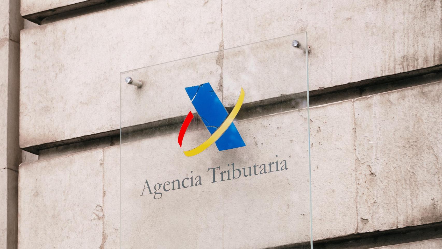 La fachada de una oficina de la Agencia Tributaria.