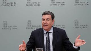 El consejero de Economía y Hacienda y portavoz, Carlos Fernández Carriedo, comparece en rueda de prensa posterior al Consejo de Gobierno