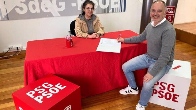 David Regades formalizando su precandidatura para continuar al frente del PSOE provincial de Pontevedra