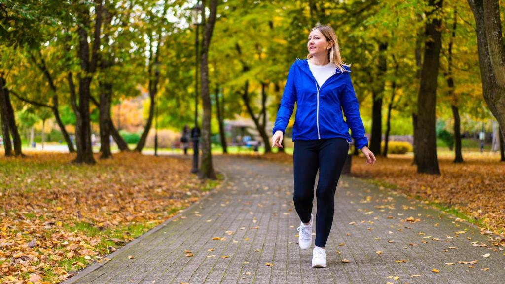 Mujer caminando.