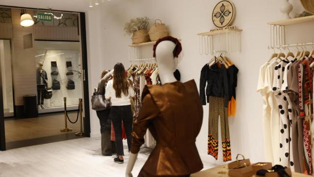 Imagen del interior del pop up de Sevilla Fashion Outlet.