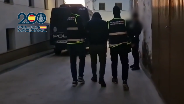 Uno de los arrestados por la Policía en esta operación.