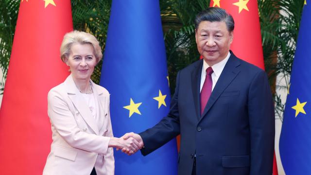 La presidenta de la Comisión Europea, Ursula von der Leyen, y el presidente de China, Xi Jinping, en una imagen de archivo.