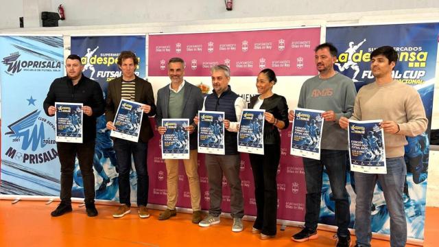 El polideportivo municipal de Olías del Rey ha acogido este viernes las presentación del II Torneo ‘La Despensa Futsal Cup’.
