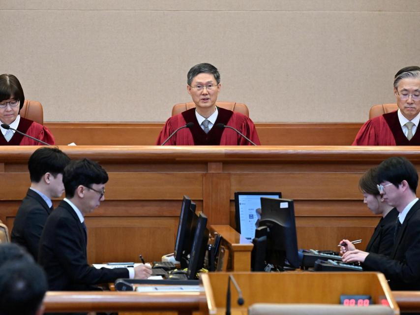 Yoon evita comparecer en su juicio por insurrección tras su nuevo arresto – Yahoo