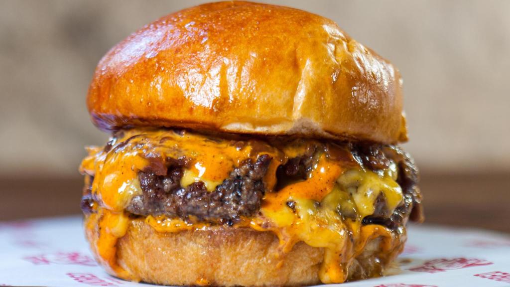 Una de las hamburguesas de Hundred.