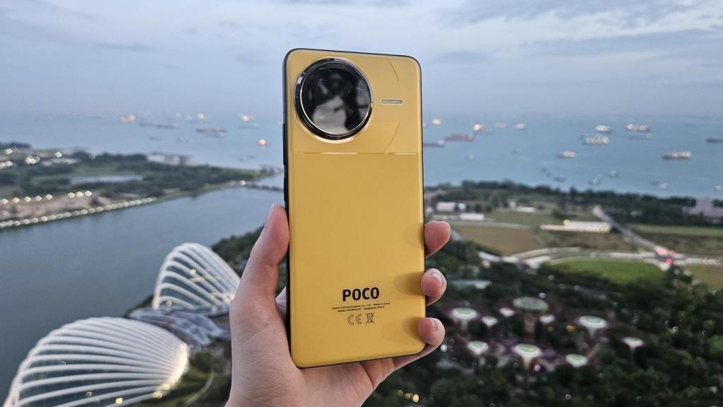 POCO F7 Ultra frente al Marina Bay Sands Garden Park de Singapur