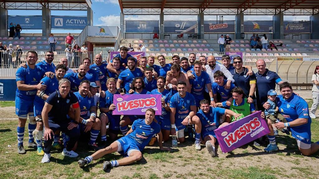 La foto de familia tras asegurar la permanencia.