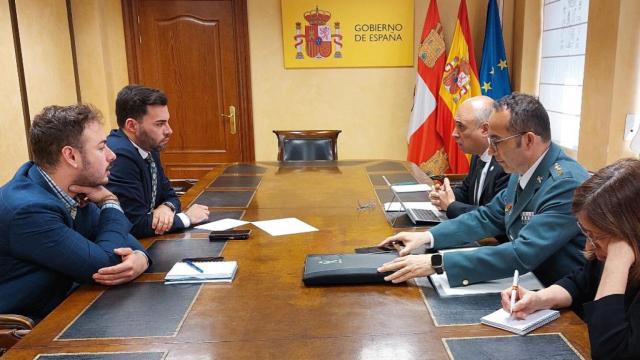 Reunión entre Jacinto Canales y Roberto Migallón en la Delegación del Gobierno
