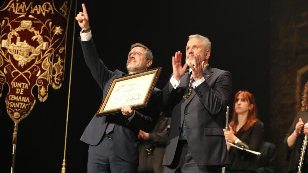Julio Lopez Revuelta, tras su pregón en el teatro Liceo de Salamanca