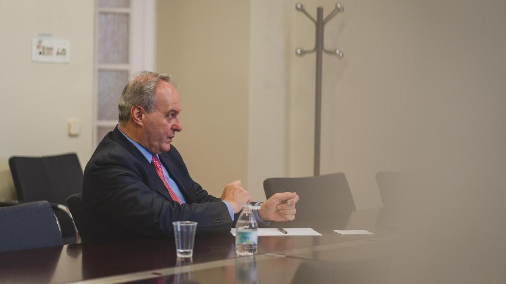 El profesor Oñate explica el concepto de polarización afectiva.