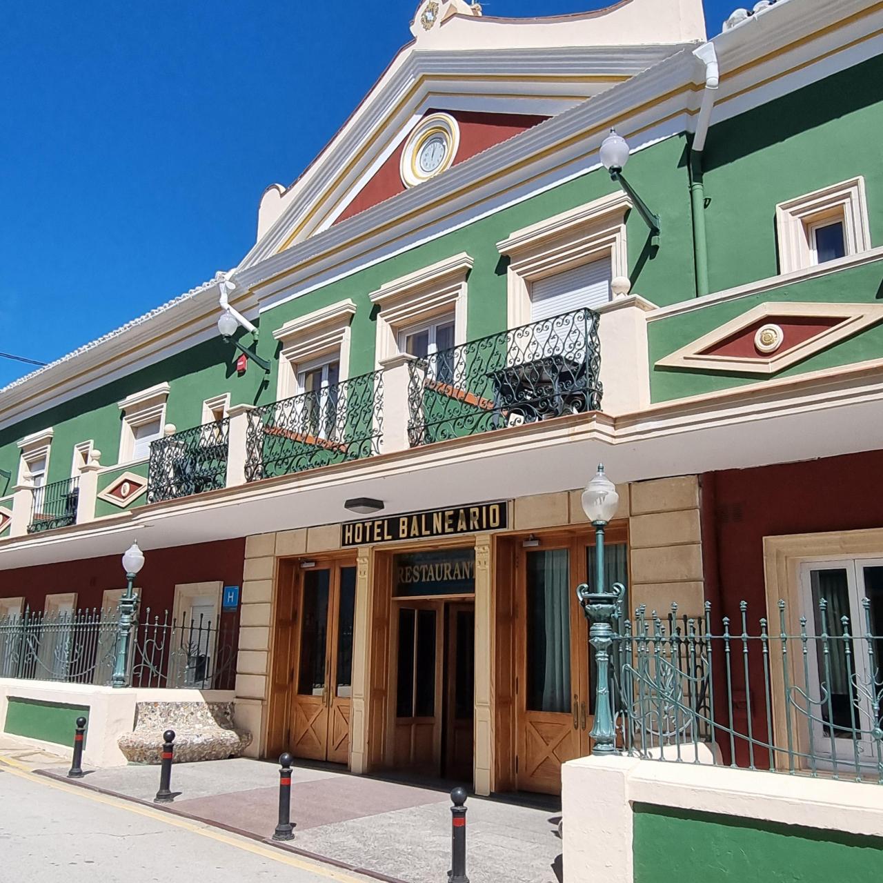 La entrada al hotel-balneario Leana.
