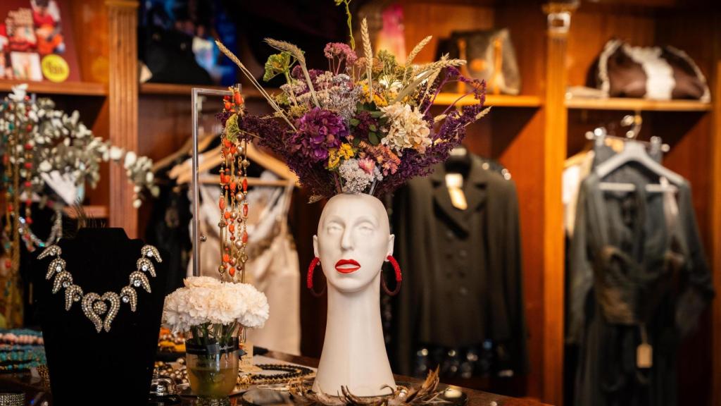 Detalle del busto de Rossy de Palma, en la 'boutique'.