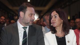 Ábalos, junto a la entonces presidenta de Adif, Isabel Pardo de Vera.
