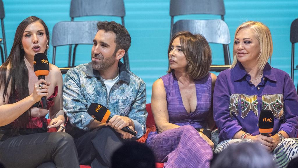 Los presentadores de 'La familia de la tele'.