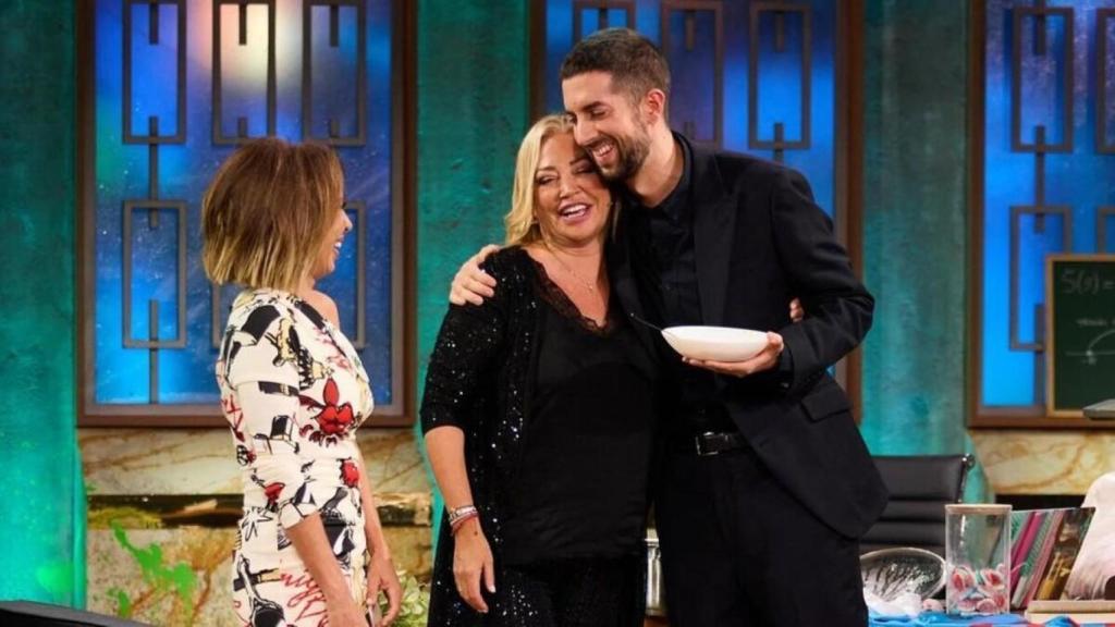 María Patiño y Belén Esteba, en su visita a 'La Revuelta'.