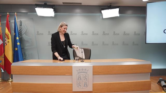 La vicepresidenta de la Junta y consejera de Familia e Igualdad de Oportunidades, Isabel Blanco, durante la rueda de prensa posterior al Consejo de Gobierno de este jueves