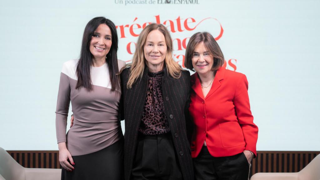 Cruz Sánchez de Lara y Charo Izquierdo, junto a la invitada de su pódcast.