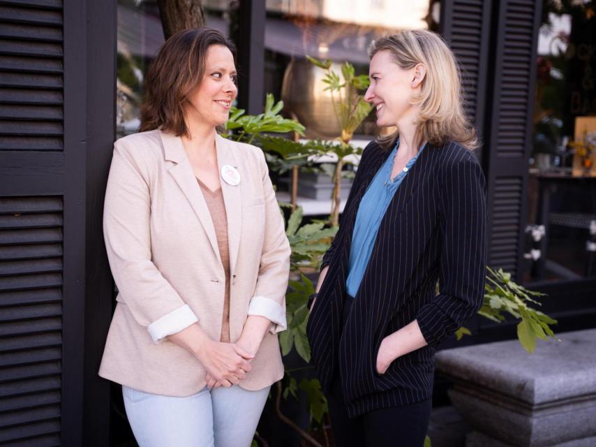 Christine Hodgdon y Raquel Campoy, pacientes de cáncer de mama metastásico.