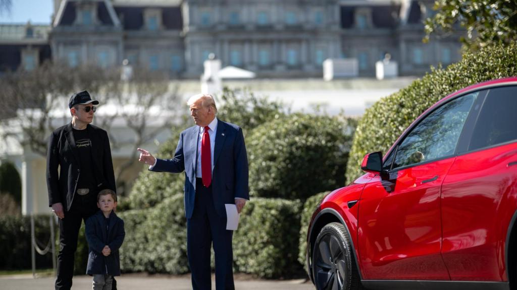 Los aranceles impuestos por Trump amenazan el comercio internacional.
