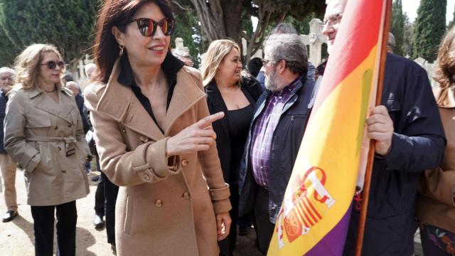 La ministra de Igualdad, Ana Redondo, durante el acto de conmemoración de la II República en el Cementerio de El Carmen de Valladolid, este lunes