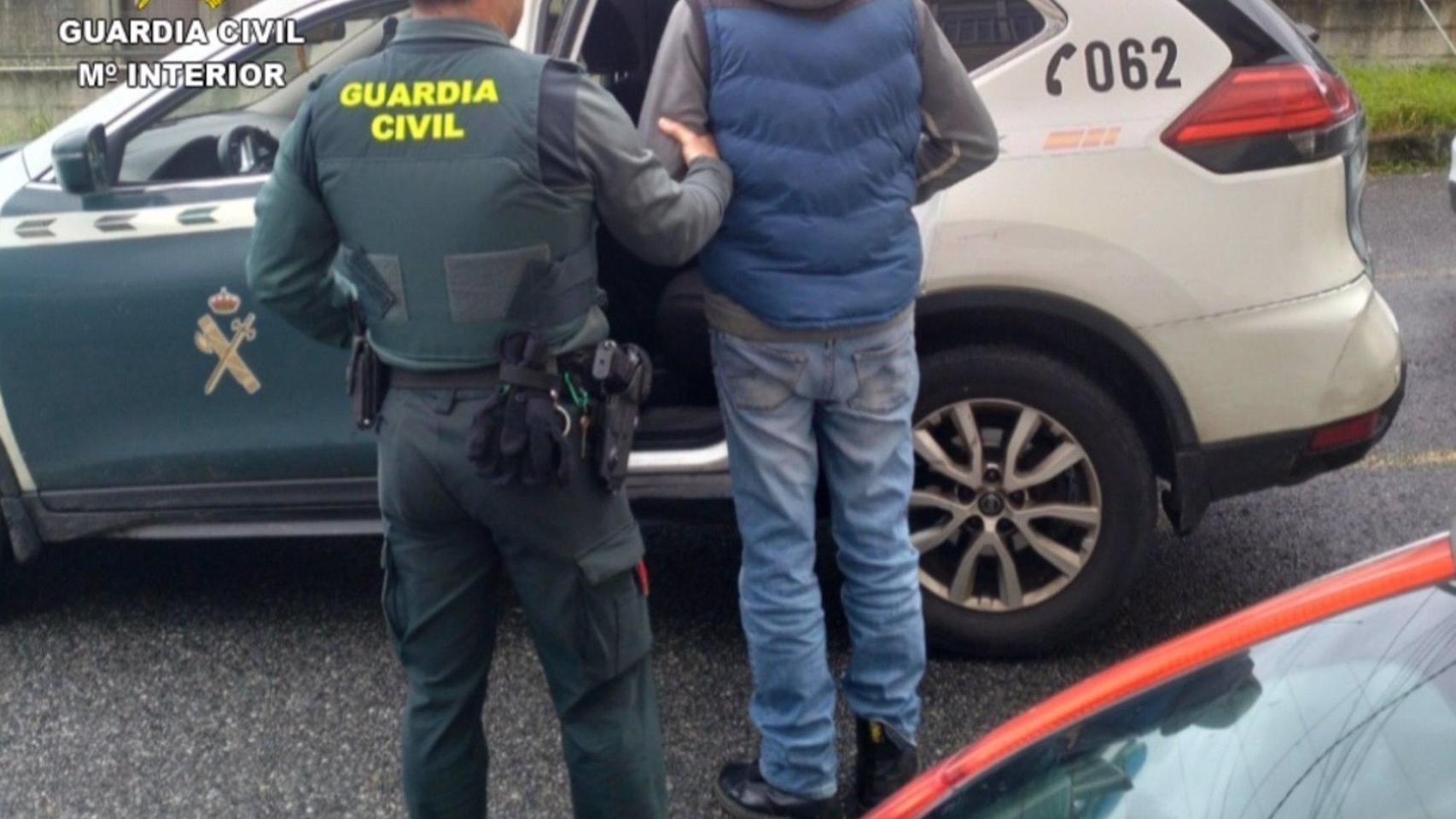 Detenido un vecino de O Grove (Pontevedra) como presunto autor de varios robos de bolsos por el método del tirón
