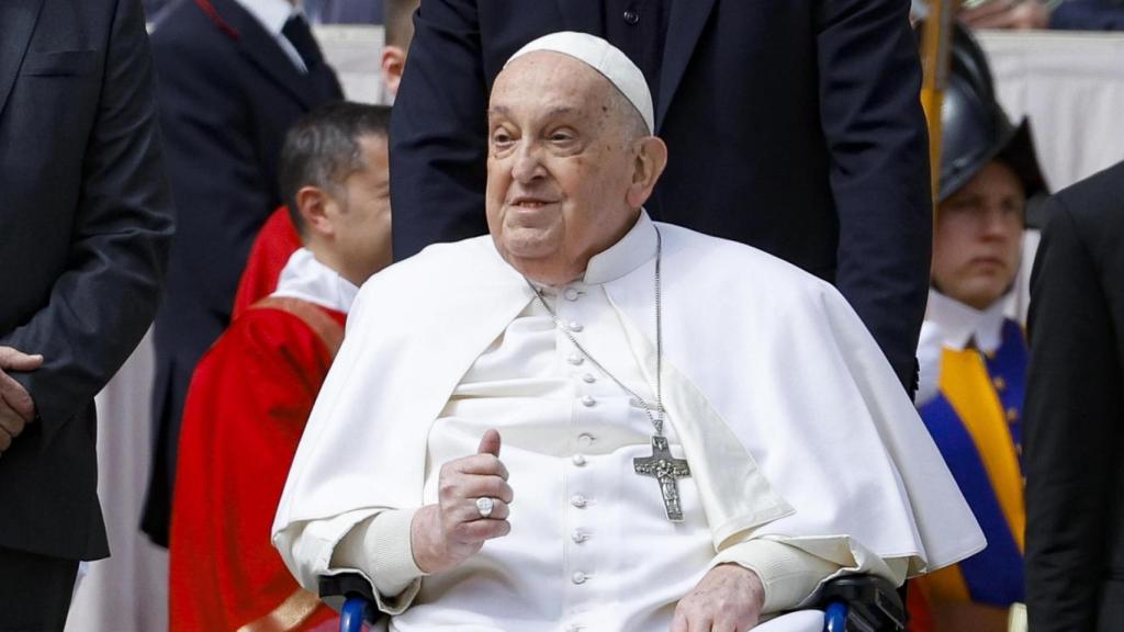 El papa Francisco este domingo en la Plaza de San Pedro al término de la misa del Domingo de Ramos.
