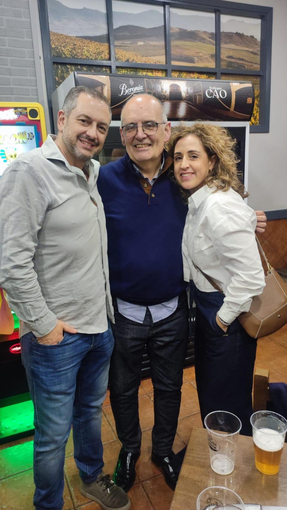 El dueño de bodegas Cao en su fiesta sorpresa.