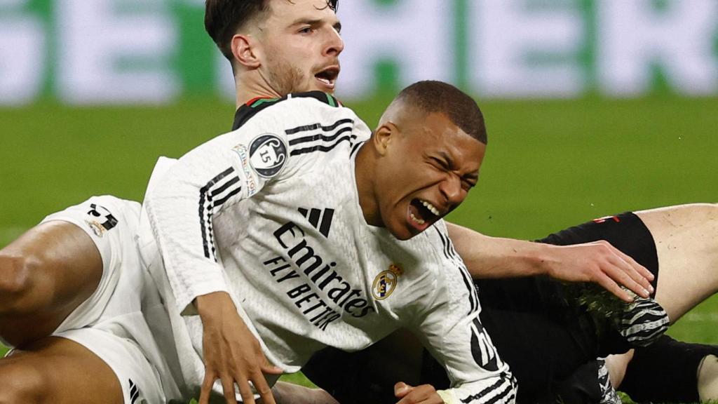 Mbappé cayó lesionado ante el Arsenal.