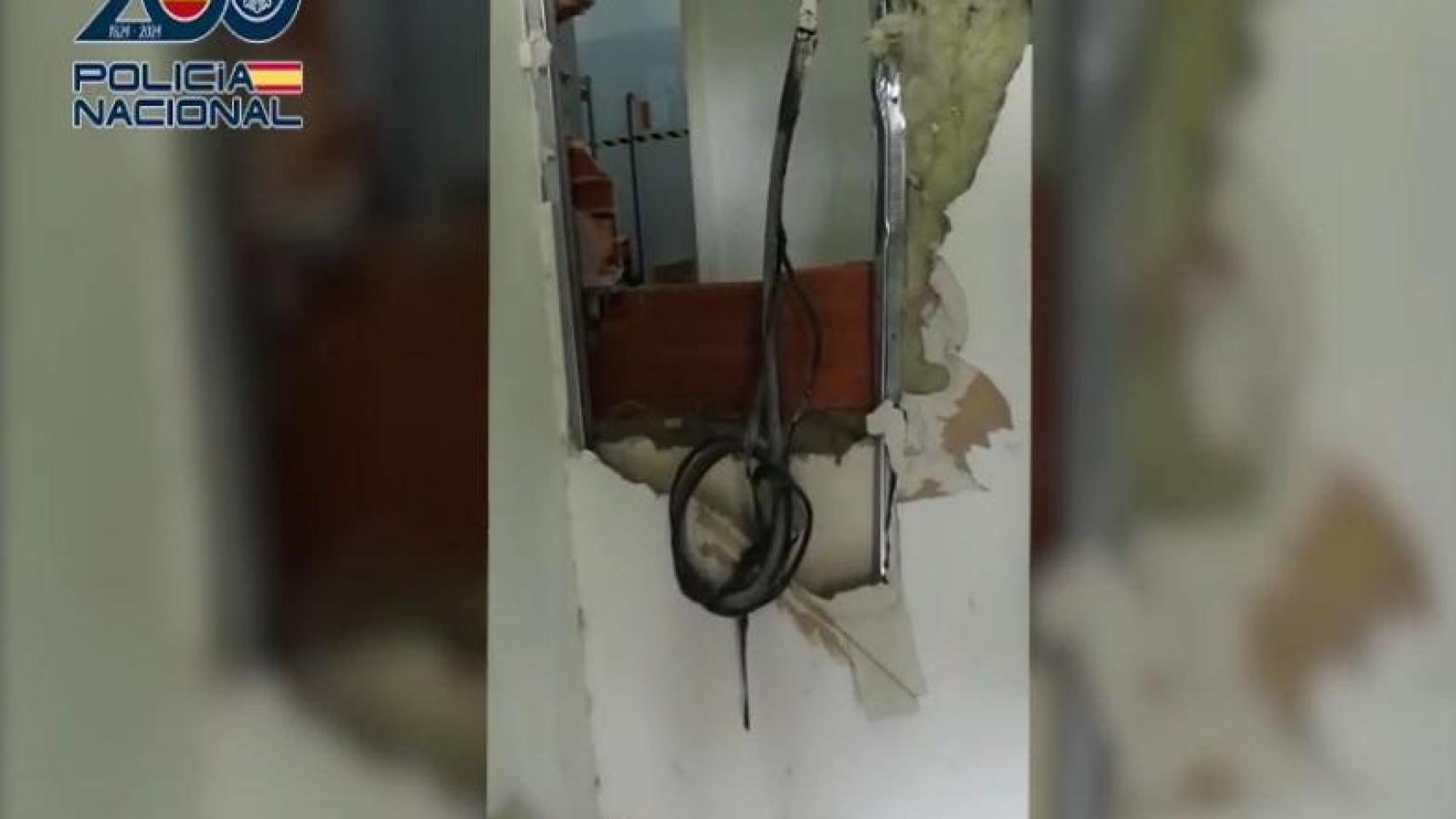 Detenido 'in fraganti' un butronero en una gasolinera de Leganés: hizo un agujero para robar tabaco, alcohol y dinero