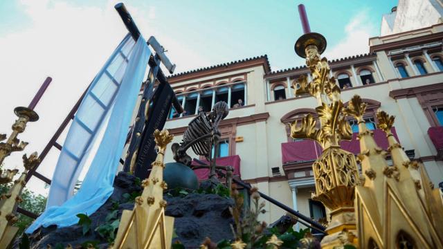 El paso de la 'Canina' del Santo Entierro.