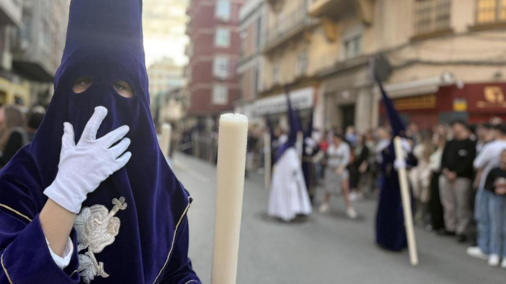 Un nazareno de la sección del Cristo de los Milagros.