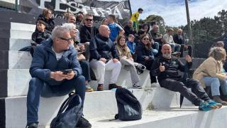 Padres del Orillamar SD en un partido estos días.