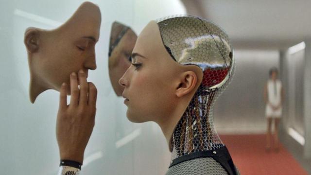 Una imagen de 'Ex Machina' (Alex Garland, 2014)