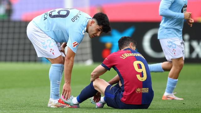 Lewandowski, se duele en el suelo contra el Celta.