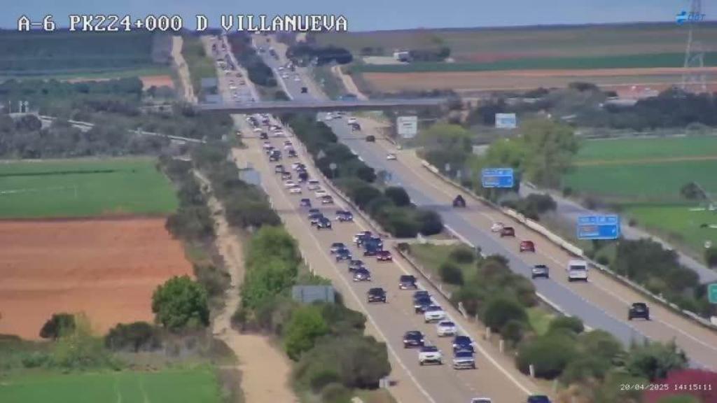 Imagen del tráfico denso en la A-6 en Valladolid