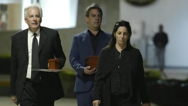 Resuelto el misterio de las dos urnas con las cenizas de Mario Vargas Llosa: todos los detalles