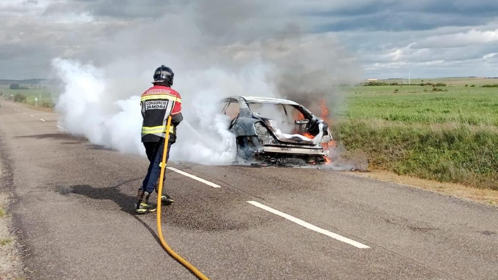 Incendio de un turismo en Losacino