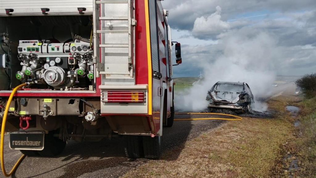 Incendio de un turismo en Losacino