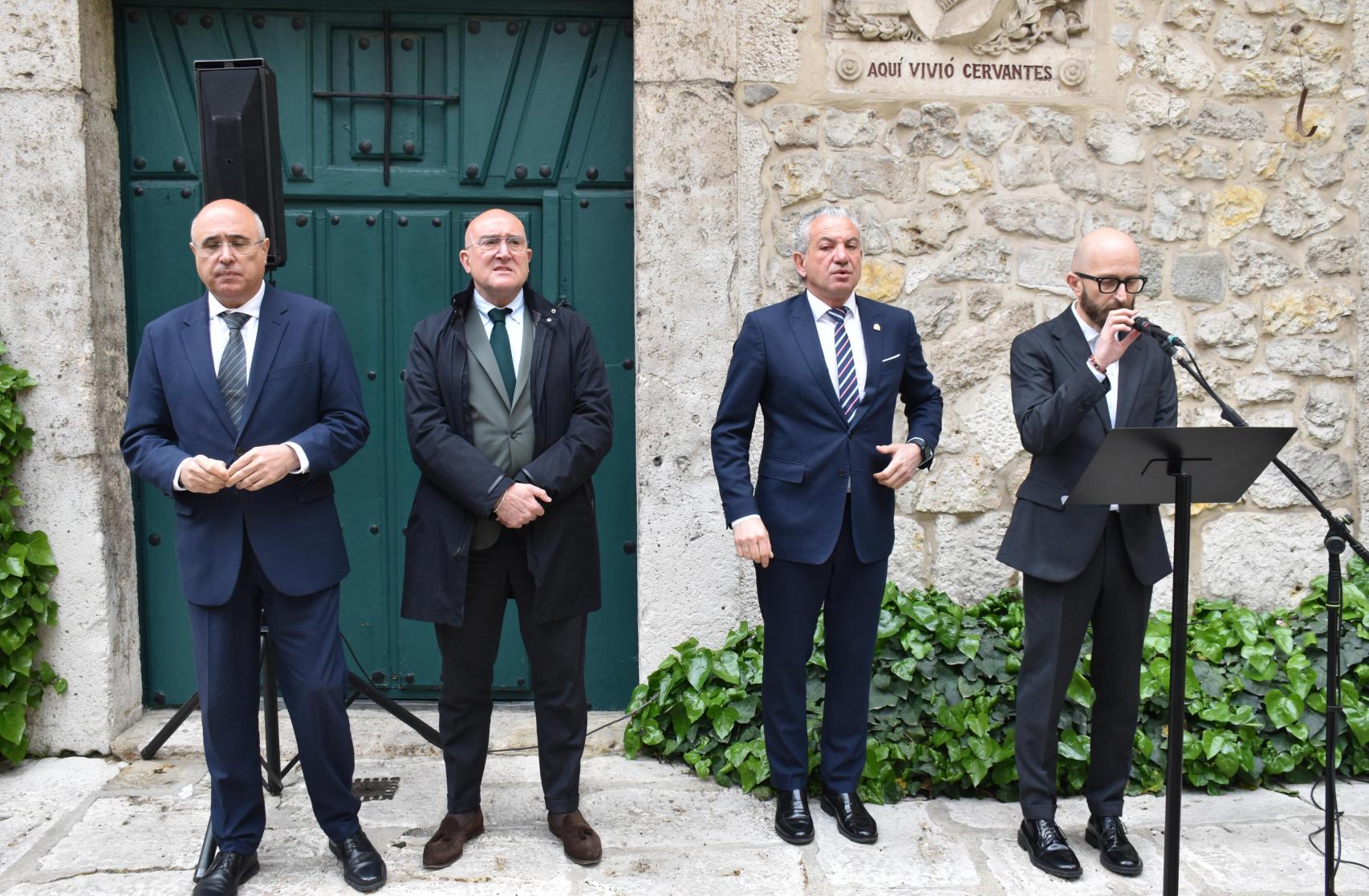 El subdelegado del Gobierno en Valladolid, Jacinto Canales; el alcalde de Valladolid, Jesús Julio Carnero; y el delegado del Gobierno en Castilla y León, Nicanor Sen