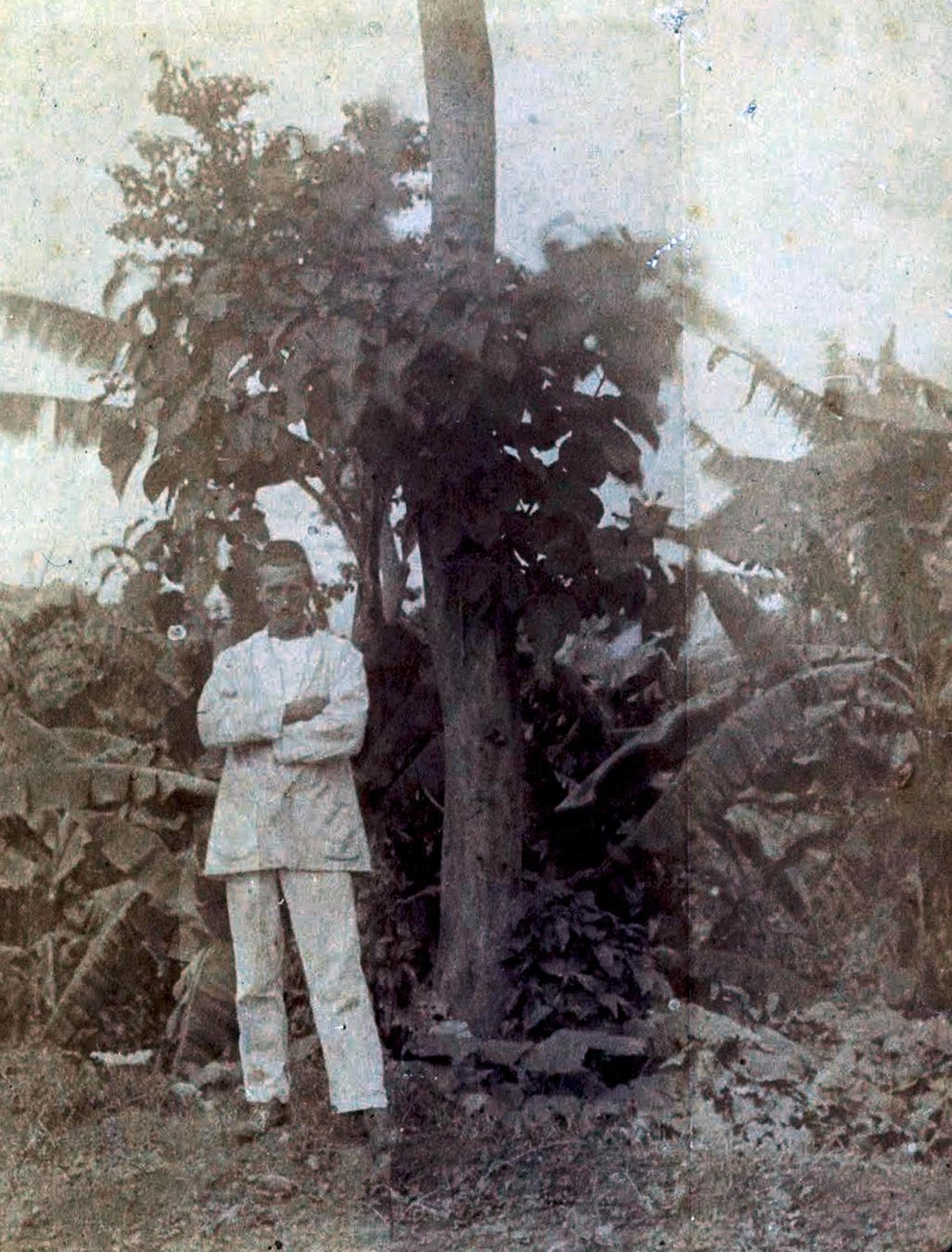 Autorretrato de Rimbaud en Harar, Etiopía, en 1883.