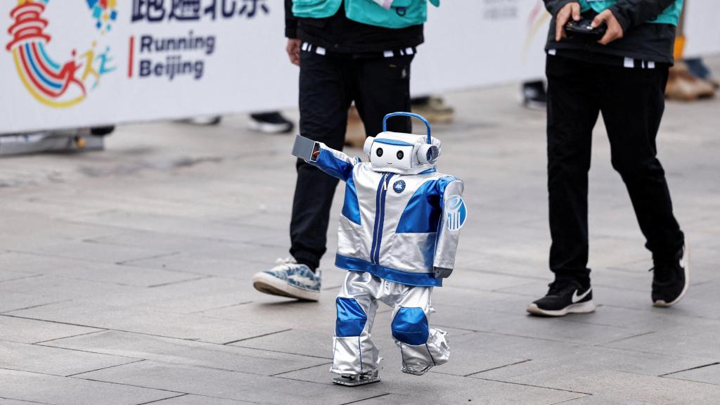 Robot corriendo una media maratón