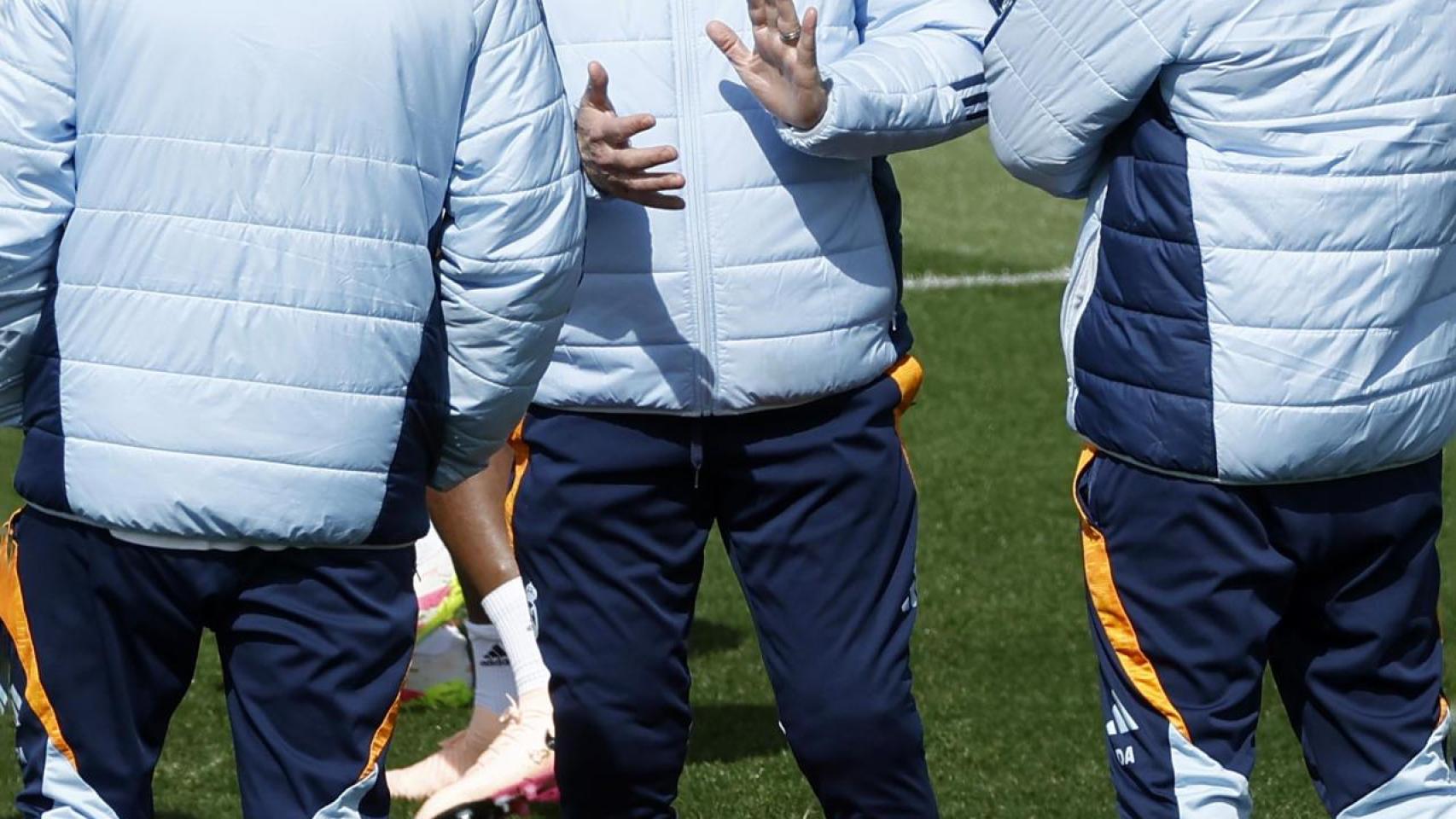 Carlo Ancelotti, durante un entrenamiento del Real Madrid en Valdebebas