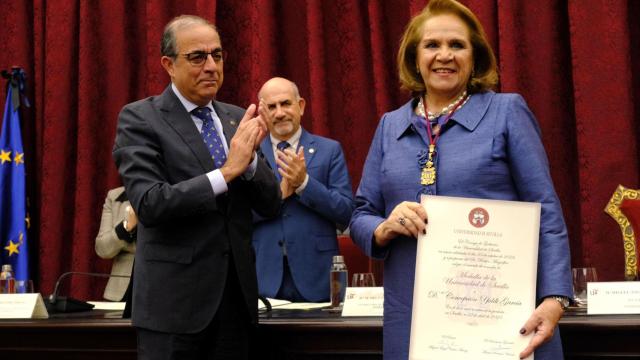 El rector de la US, Miguel Ángel Castro, y la empresaria de Persán, Concha Yoldi.